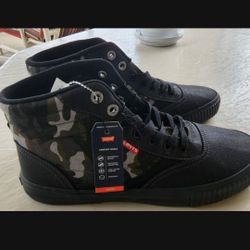 Levi's Shoes - Size 10