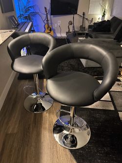 Modern Luxury Black Swivel Adjustable Bar Stools – Set of 2 – Like New