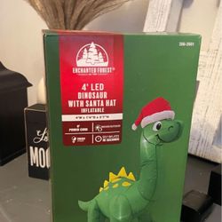 New 4Ft  Green Dinosaur With Santa Hat Inflatable Led Light Yard Ask $25 firm ( No Hold )