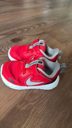 Toddler Nikes size 6