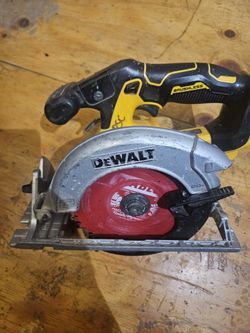 DEWALT Brushless Cordless Circular Saw
