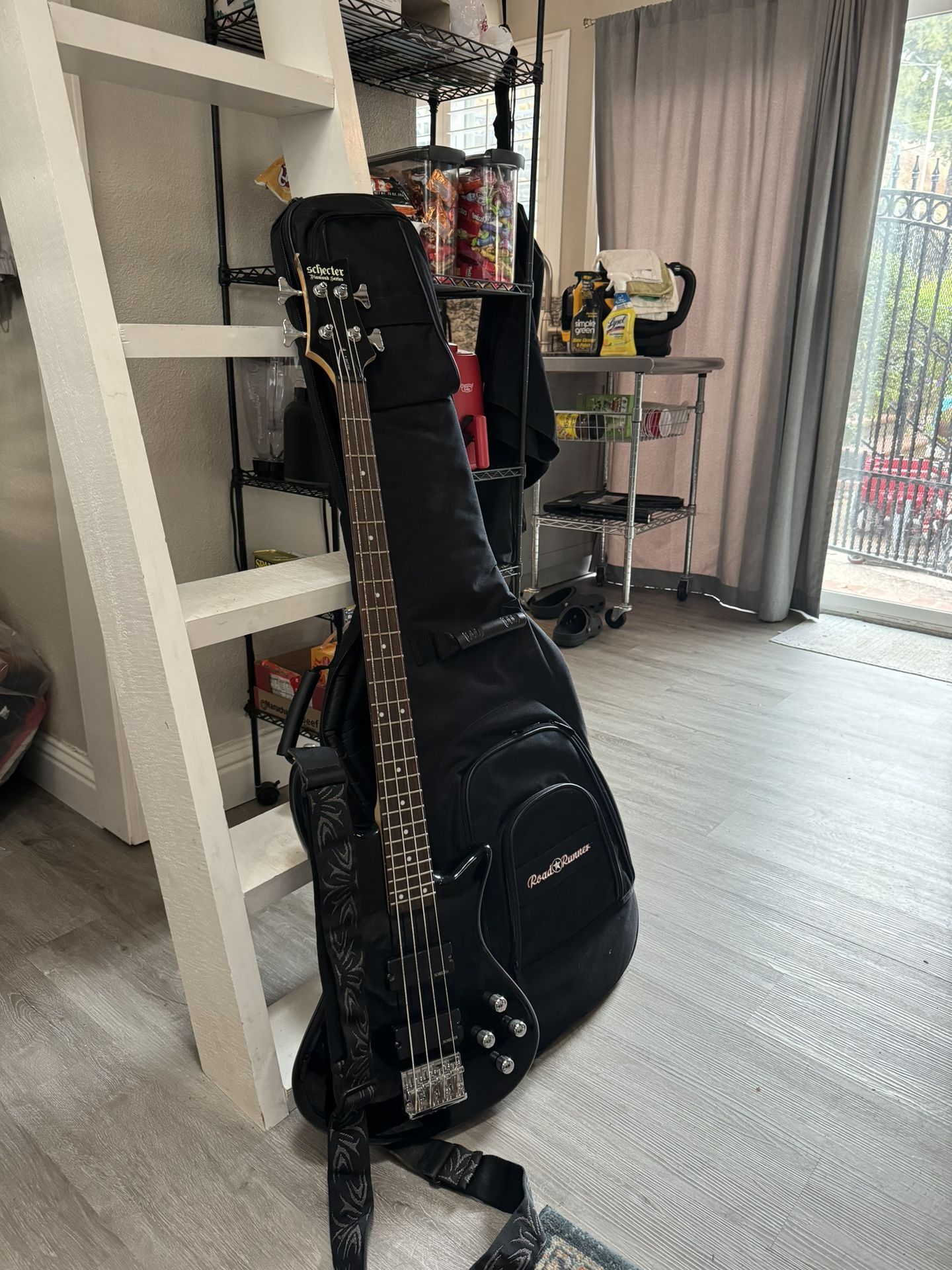Schecter Diamond Series Stiletto Deluxe-4 Bass Guitar 4-string