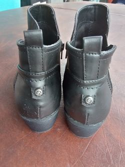 Guess combat boots size 8.5
