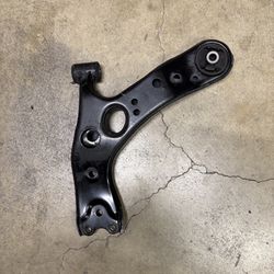11-15 Toyota Prius Front Right Lower Control Arm