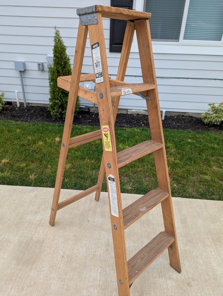 5' Wooden Ladder