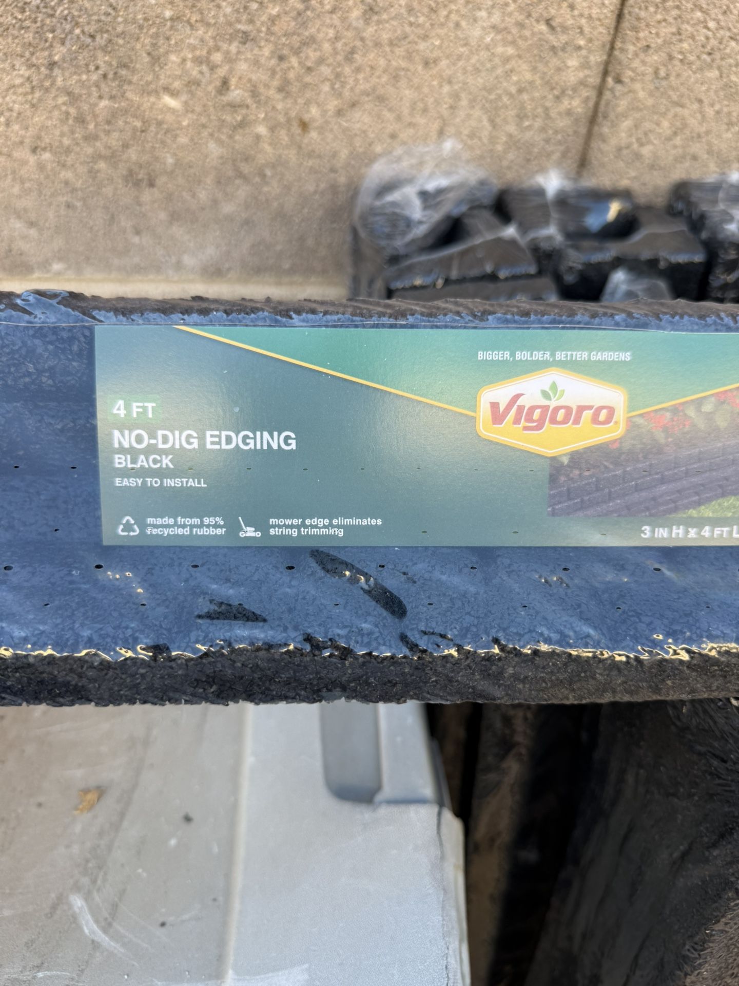 NEW Vigoro 4-foot No-Dig Edging