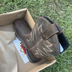 BRAND NEW SIZE 10.5-11 STEEL TOED WORK BOOTS 