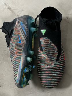 Limited EA Sports FC 25 Nike Phantom GX 2 Elite cleats. New, player-issued through the San Diego Wave FC organization.