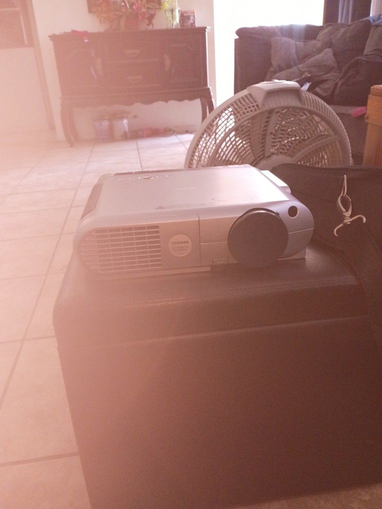Toshiba LCD Data Projector With Carry case And Remote Control Also All The Plugs That Go To It
