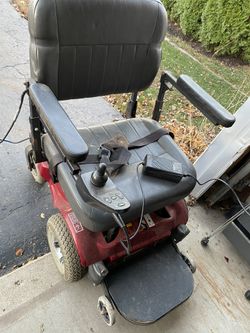 Motorized Bariatric Power Wheelchair/Scooter Pacesaver Scout Boss 6NS