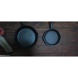 2 Cast iron pans