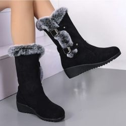 Women's Fur Lined Black Winter Boots, Size 8