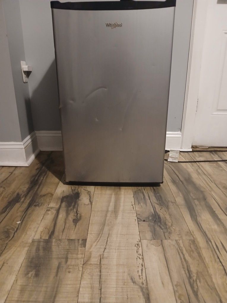 Whirlpool 4.3 cu ft Mini Refrigerator Stainless Steel WH43S1E: Compact Dorm Fridge, Energy Star, Reversible Door, 2 Shelves