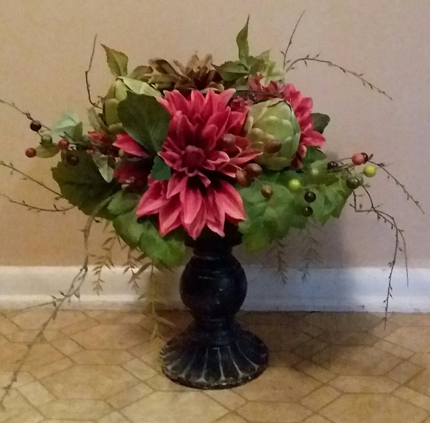 (Hobby Lobby)Artificial Arrangement (New Condition) for Sale in Center