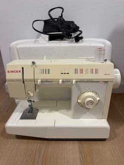 Singer Electronic Sewing Machine with Foot Pedal & Carrying Case