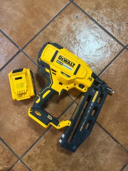 Nail gun  Dewalt