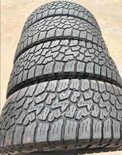 265 70 17 Falken tires Con 80% de Vida Las 4