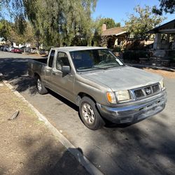 2000 Nissan Frontier for sale. 