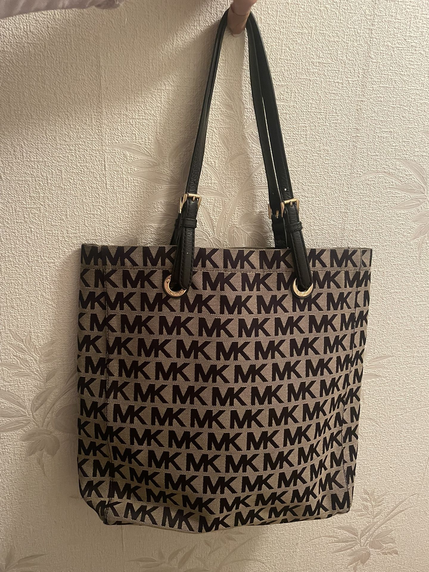 Large Michael Kors Bag No Damage At All