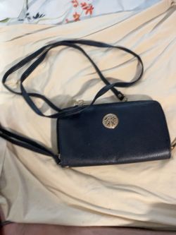 Black Crossbody Purse / Bolso Negro