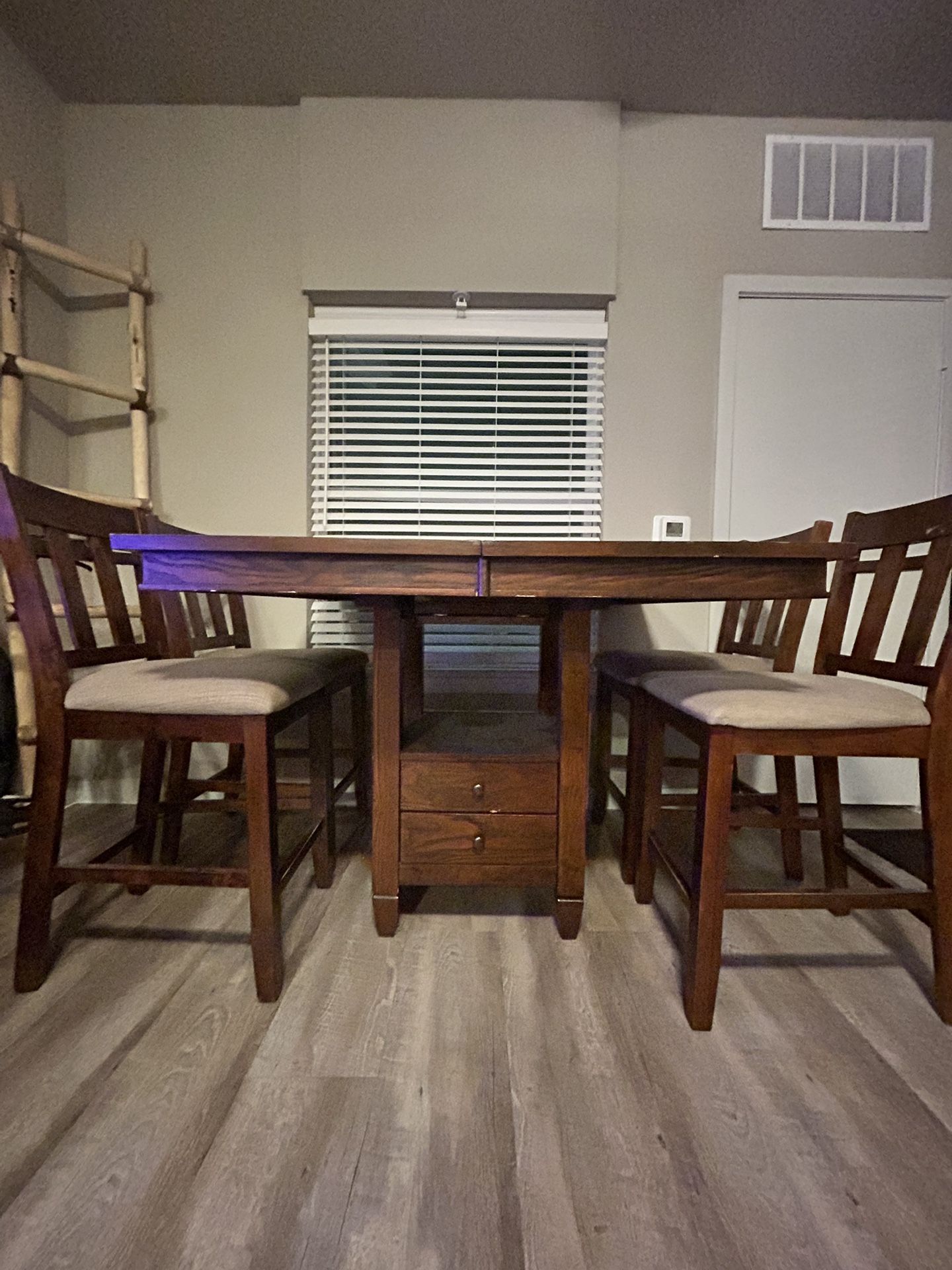 Wooden Extension Table (Need Gone ASAP)