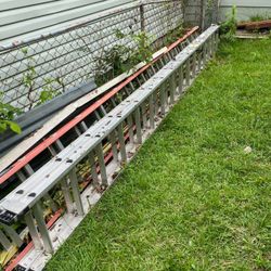 , Lot's Of Aluminum Ladders 24,28,32 No Less 