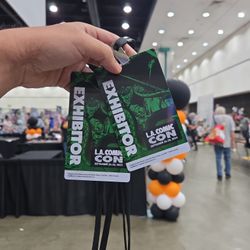 2 L.A COMIC CON 3 DAY PASSES 