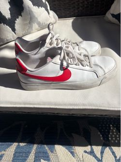 Nike shoes (Size: Men’s 10.5)