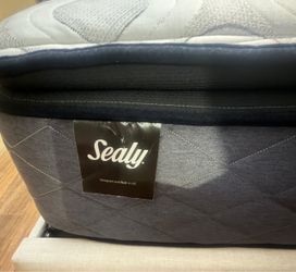 Sealy Queen size Mattress like new