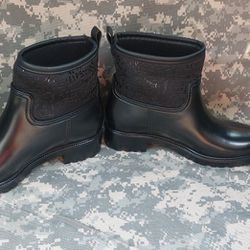 DKNY Womans Rubber Slip On Boots. Size 10