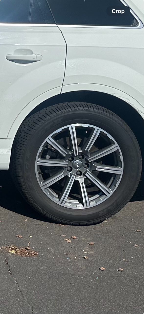 Stock Audi Q7 4 Rims And Brand New Tires