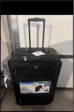 Medium luggage brand new $$80