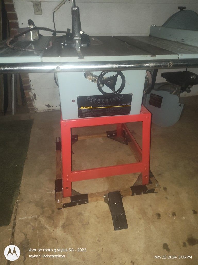 Delta Table Saw With Custom Shop Cart