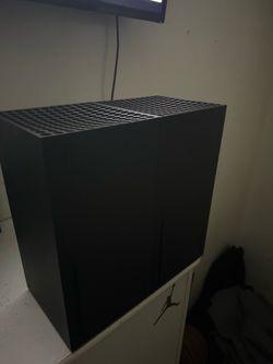 2 Xbox Series X consoles