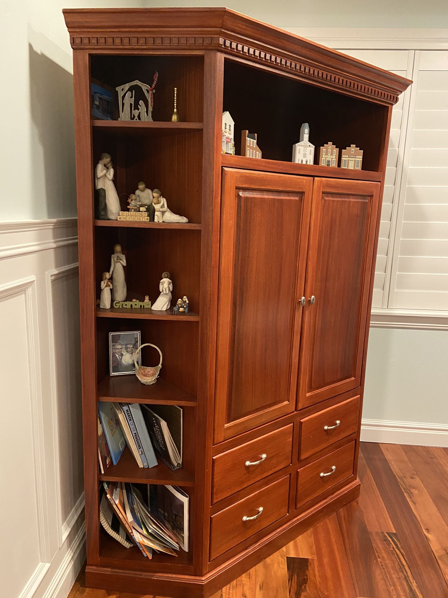 Corner Cabinet / Entertainment Center