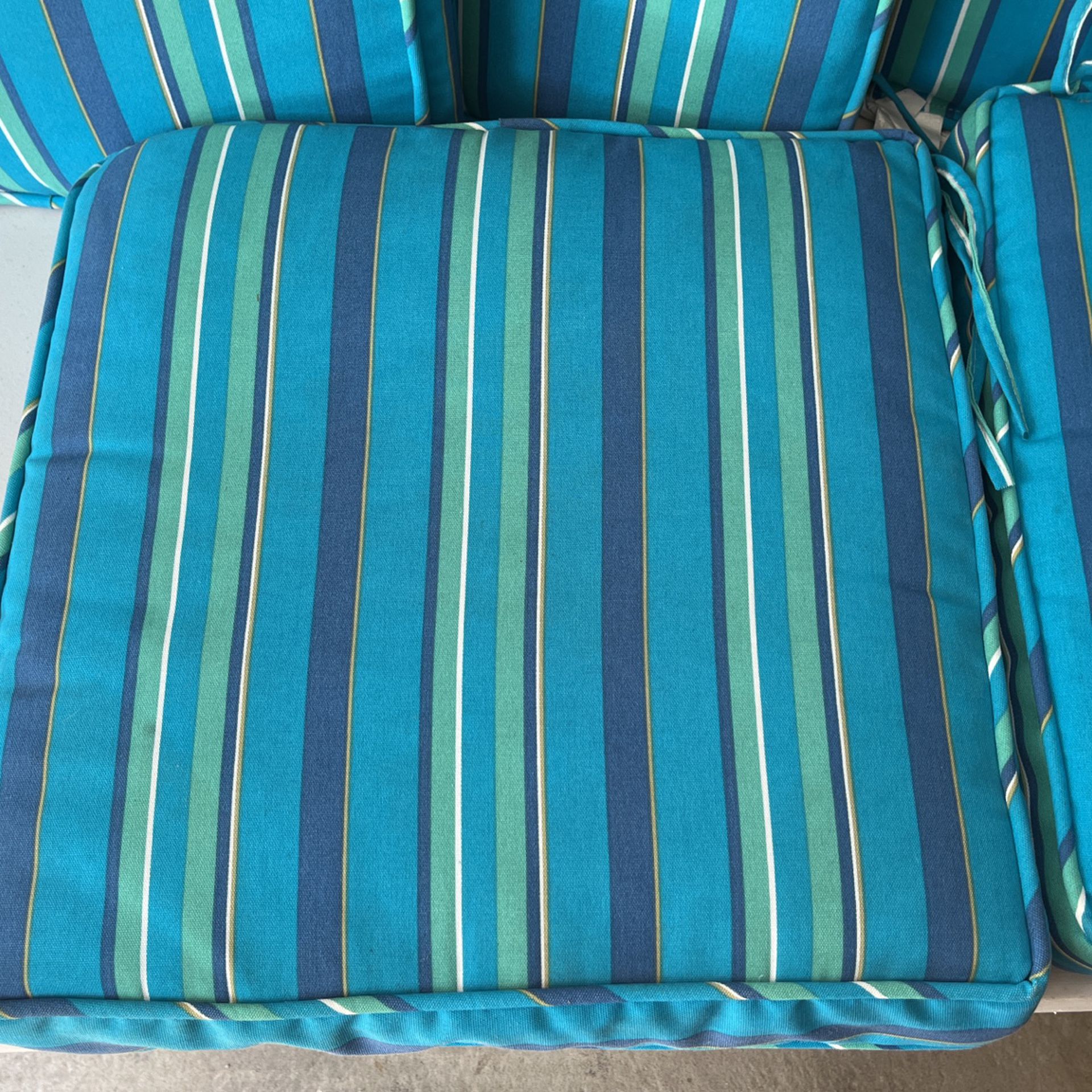 6 Patio Cushions 