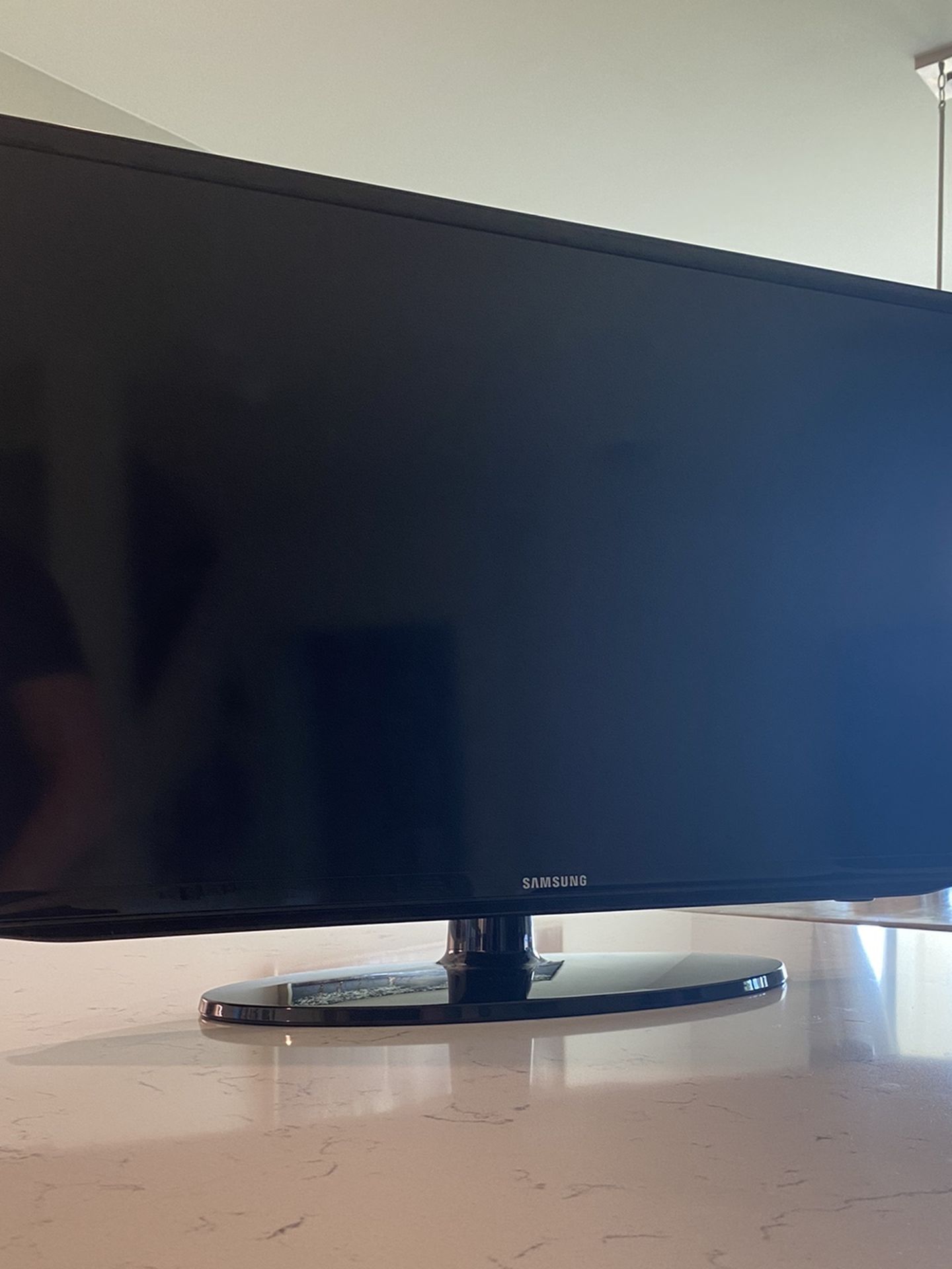 32” Samsung LED 1080p Smart HD TV