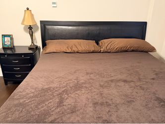 Bedroom Set: King Bed, Dresser, & Night Stand