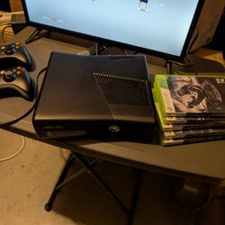 Xbox 360 Slim Bundle  250gb HD