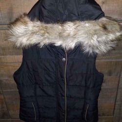 FIRM IN MERCED‼️WOMENS HOODED FUR VEST SIZE LARGE 