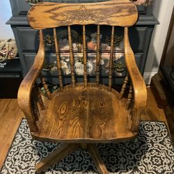 Adjusting Height And Swivels. Vintage oak Office Chair 