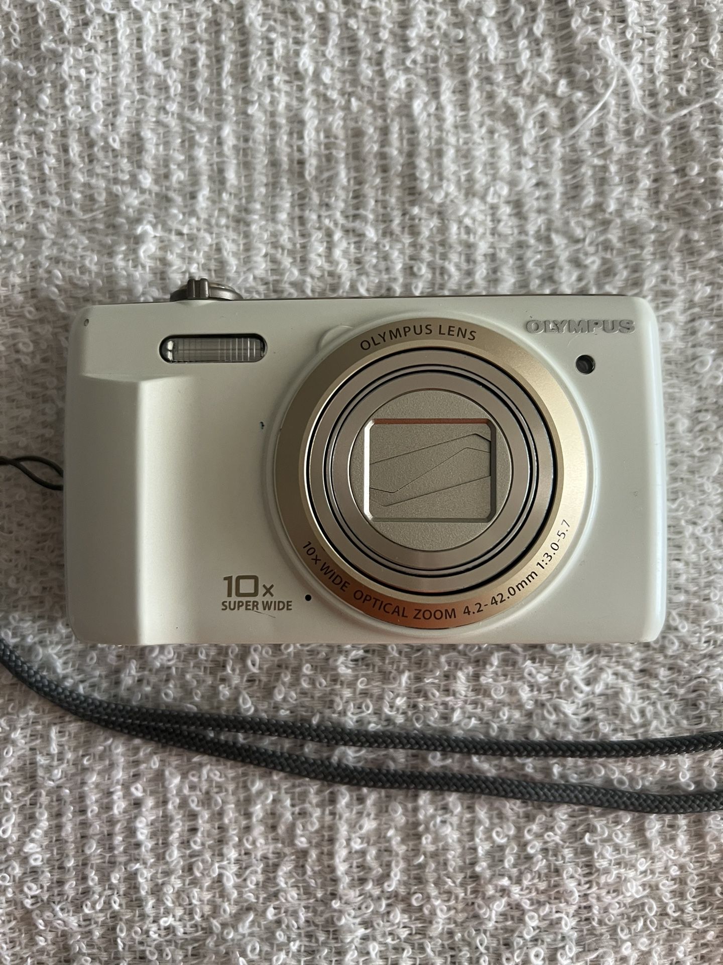 Olympus Om System VR-340 Digital Camera 10 X Optical 16 MP Color White / Gol