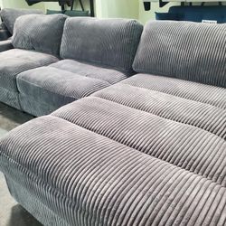 Gray Sectional Sofa With Oversized Chaise & Ottoman