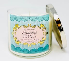 Best seller! BATH & BODY WORKS✨🎀SWEETEST SONG 🎀✨3-wick candle $12 each or 2 for$20!