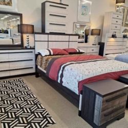 New In Boxes 5pc Black/White Queen Bedroom Set *Mattress NOT Included *