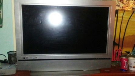 32' flatscreen HD TV