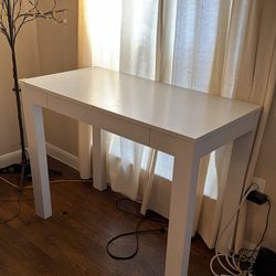 Desk – good Condition – Moving Sale