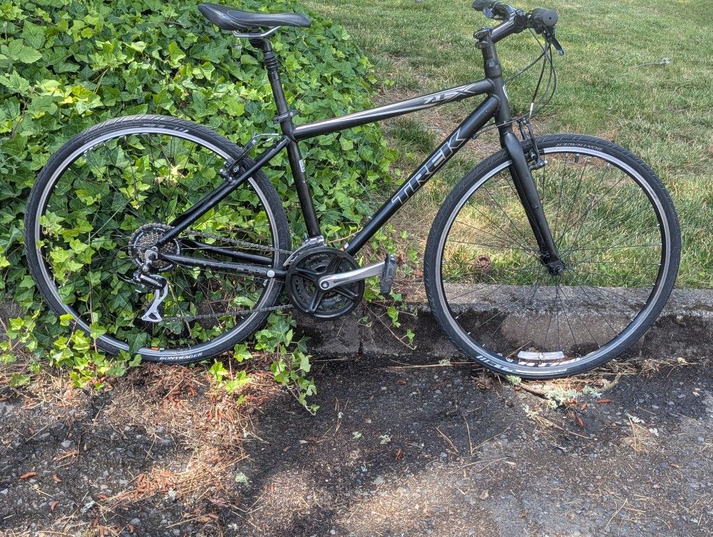 Trek 7.1 FX Medium Size 17.5 Inch Hybrid Bicycle
