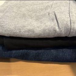 Maternity size 8 skinny jeans & 2 lg leggings