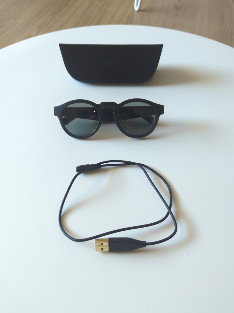 BOSE Black Sunglasses with built-in Speakers